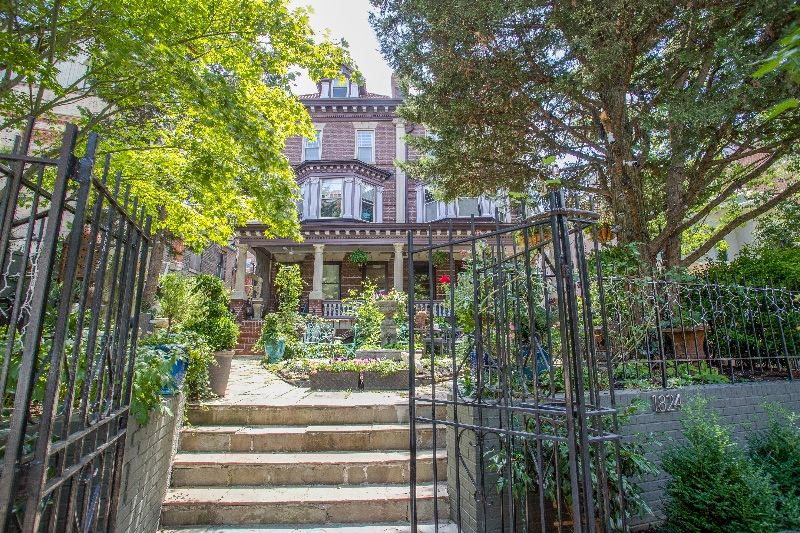 Beautiful Spacious Apartment in the heart of DC - Photo 11