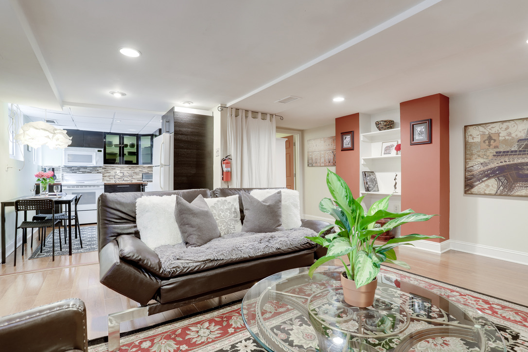 Beautiful Spacious Apartment in the heart of DC - Photo 4