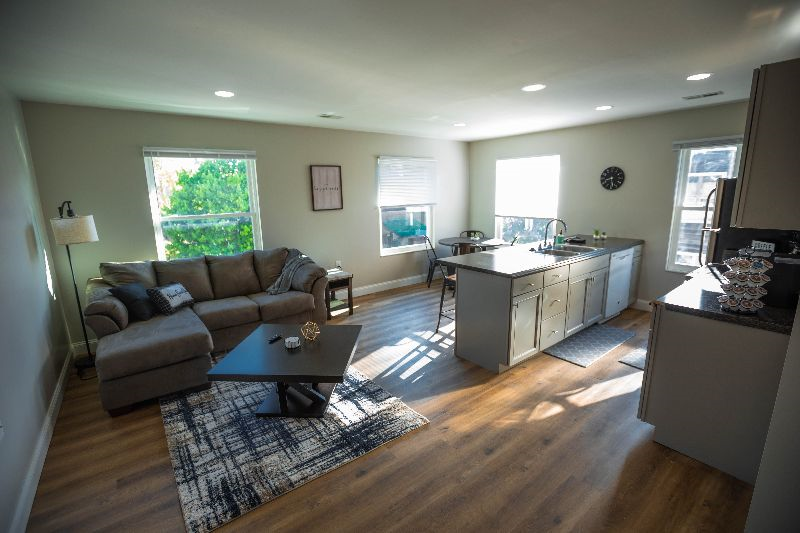 Next to Hospital - Clean/Safe Apartment