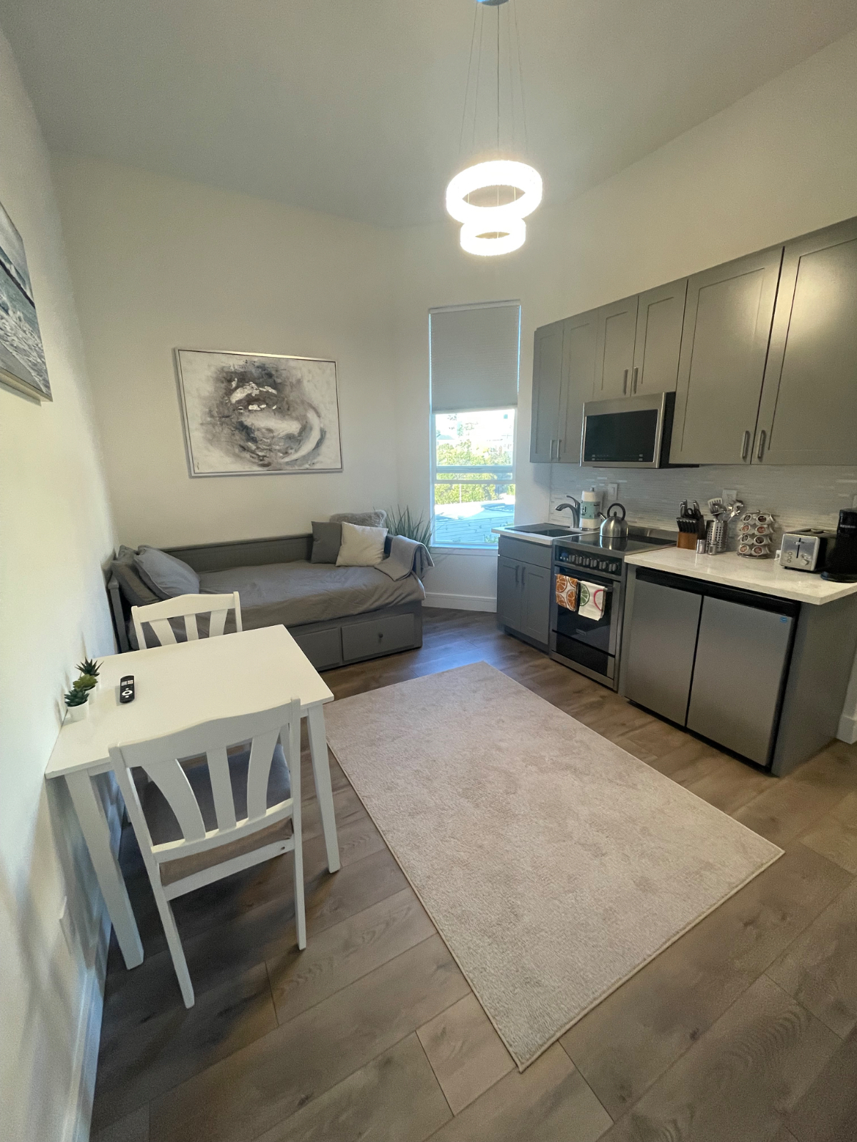Quiet Furnished Studio Near Hospitals - Photo 1