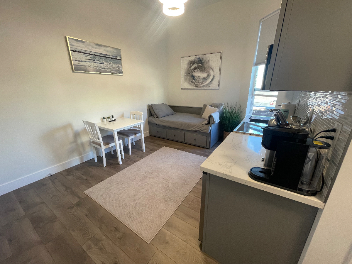 Quiet Furnished Studio Near Hospitals - Photo 2