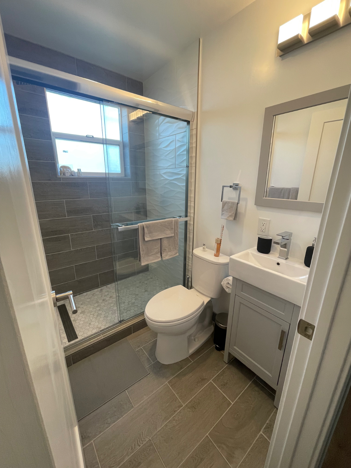 Quiet Furnished Studio Near Hospitals - Photo 3