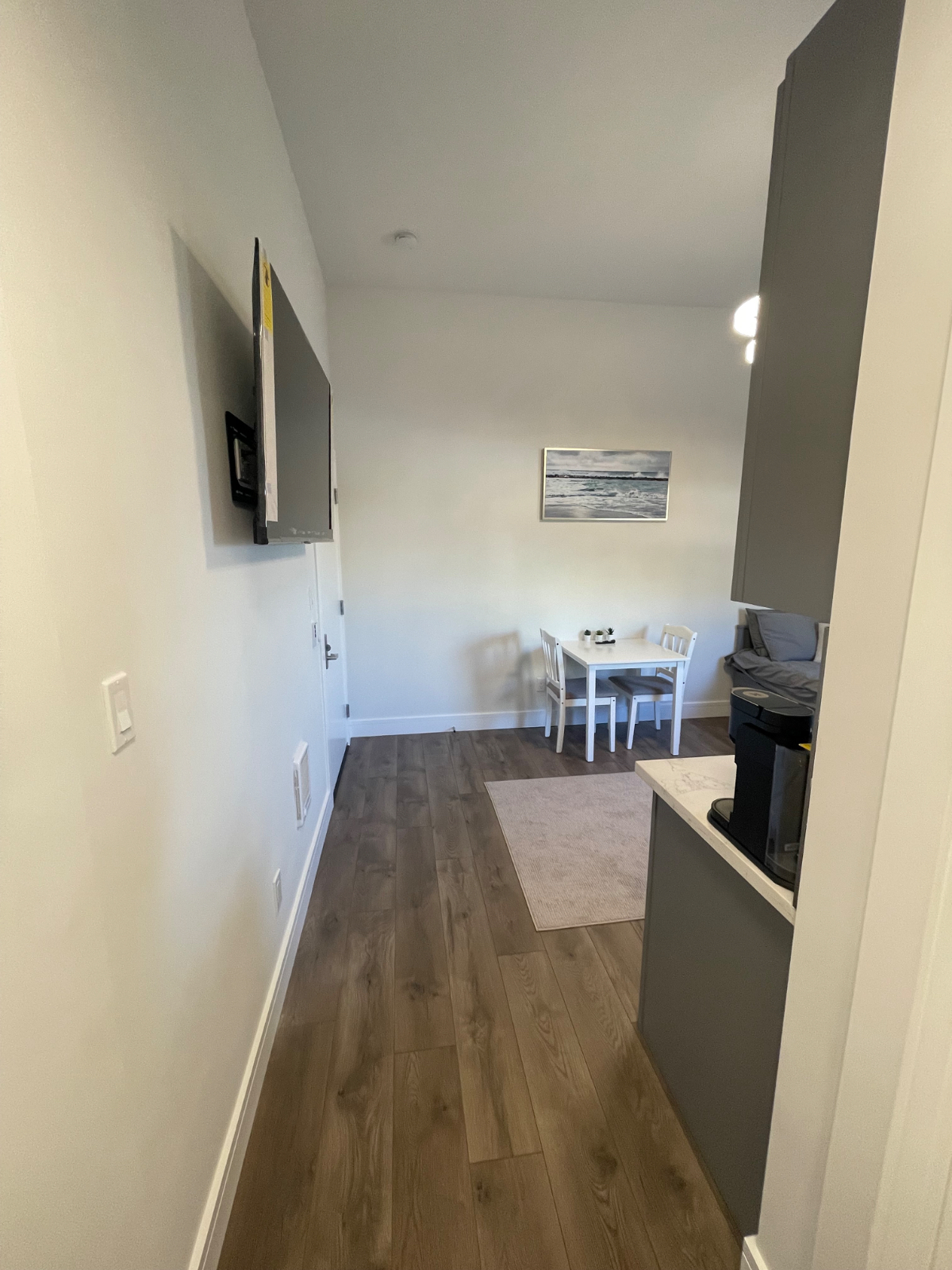 Quiet Furnished Studio Near Hospitals - Photo 6