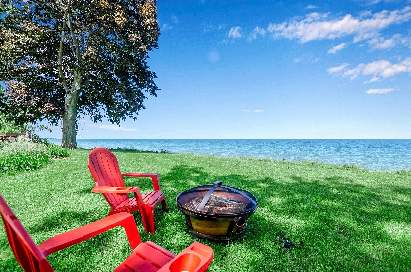 Cottage like 5 BR, 3 Bath Farmhouse on Lake Ontario near Niagara Falls - Photo 7