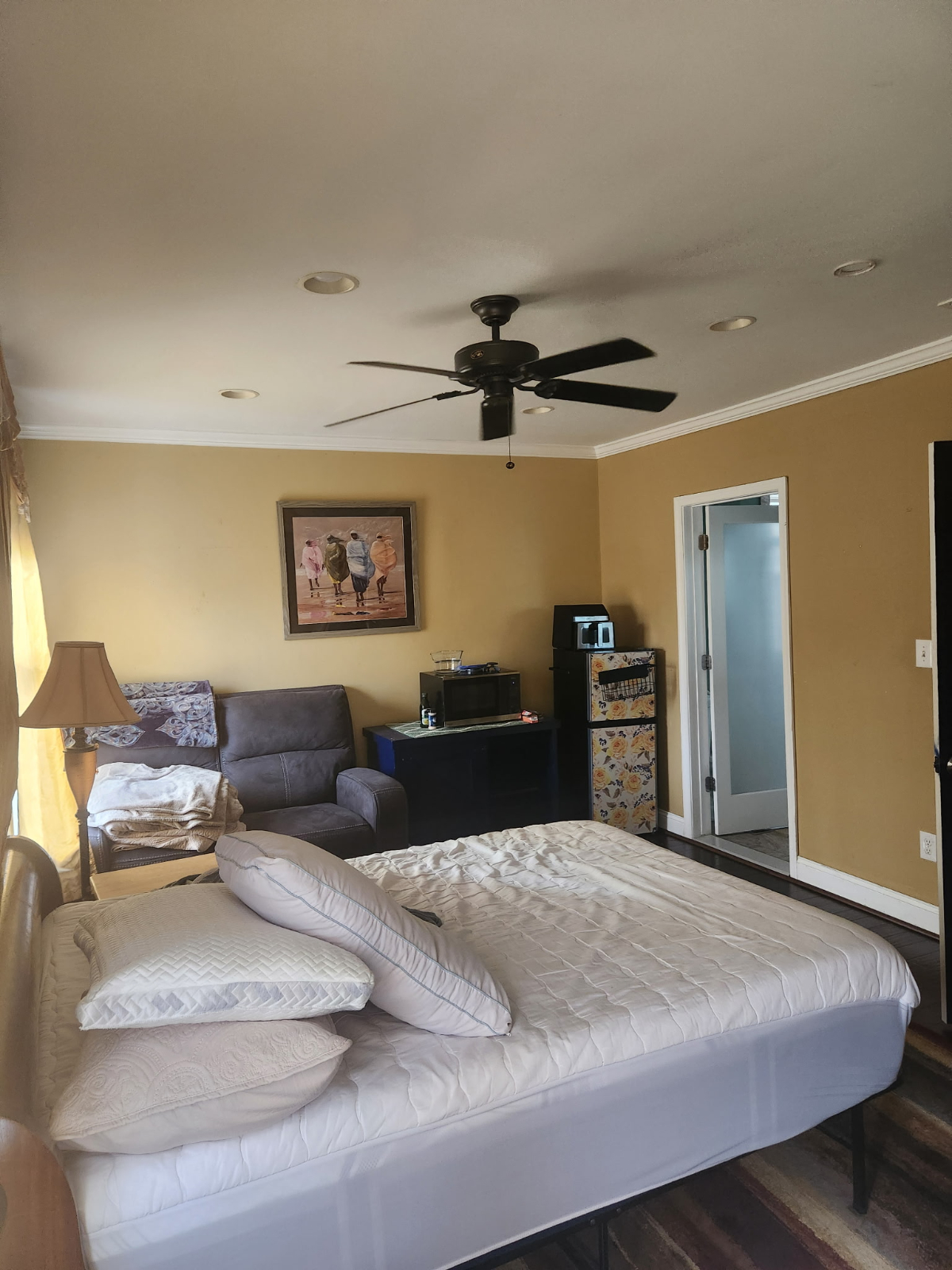 Large Sunny Room with Beautiful private bath and small appliances in Washington DC, on major bus lin - Photo 8