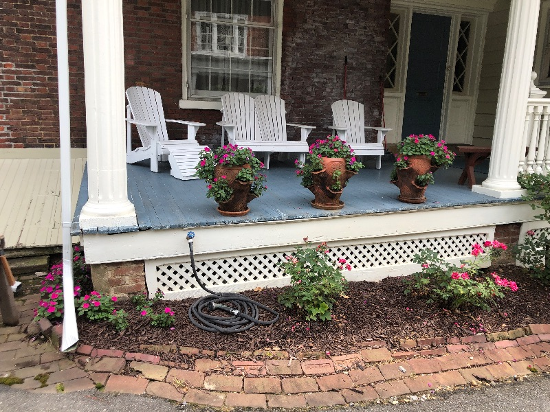 Mansions of Mineral Spring