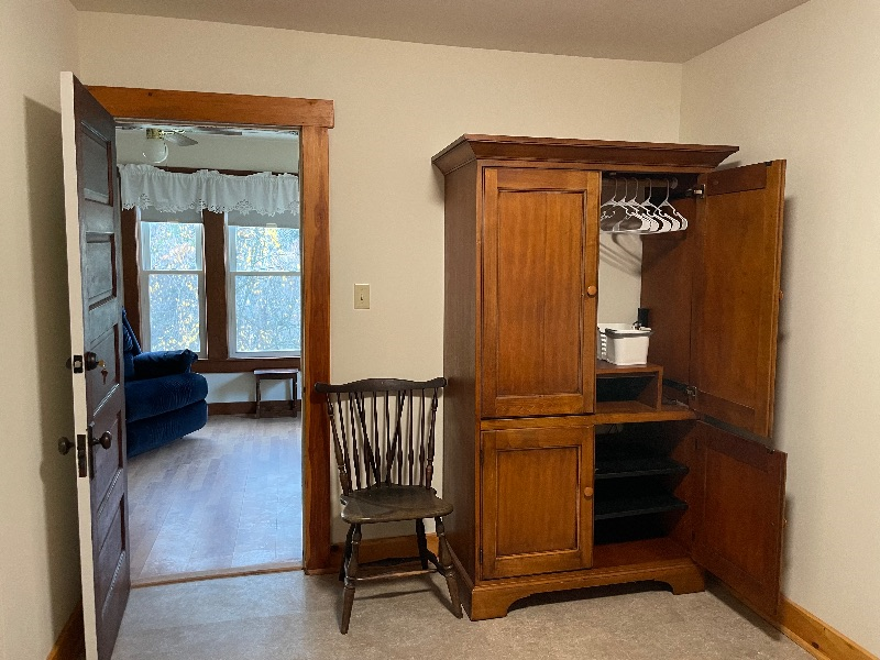 Downstairs Bedroom - Photo 3