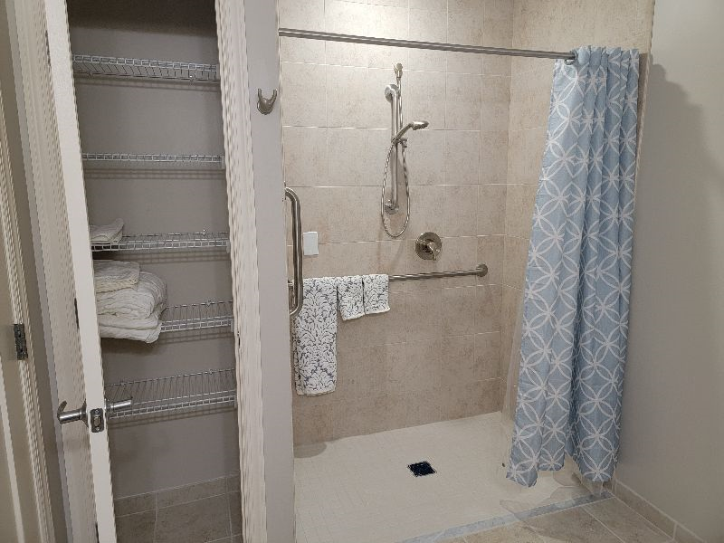 Spacious Studio Apartment in a Luxury Apartment Building - Photo 5