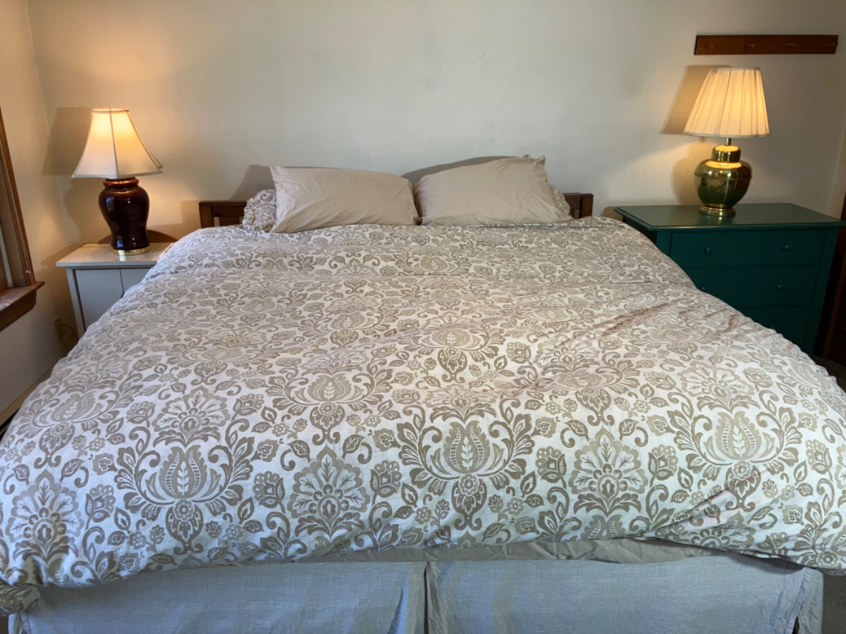 Travel Nurse Luxury Room in Country Colonial - Photo 4