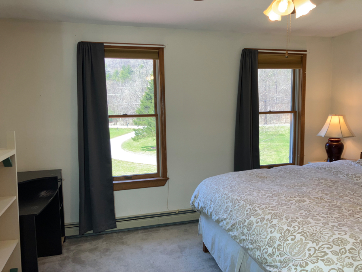 Travel Nurse Luxury Room in Country Colonial - Photo 5