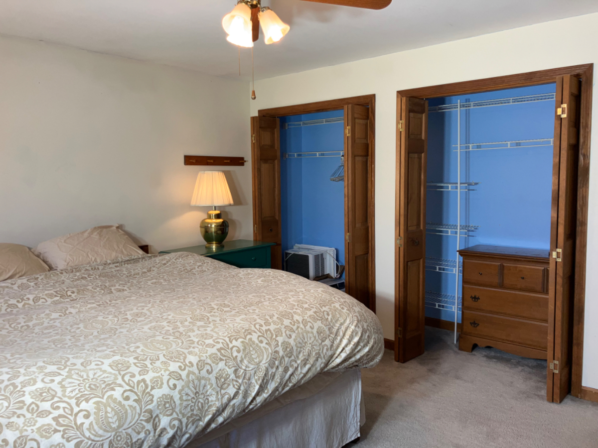 Travel Nurse Luxury Room in Country Colonial - Photo 7