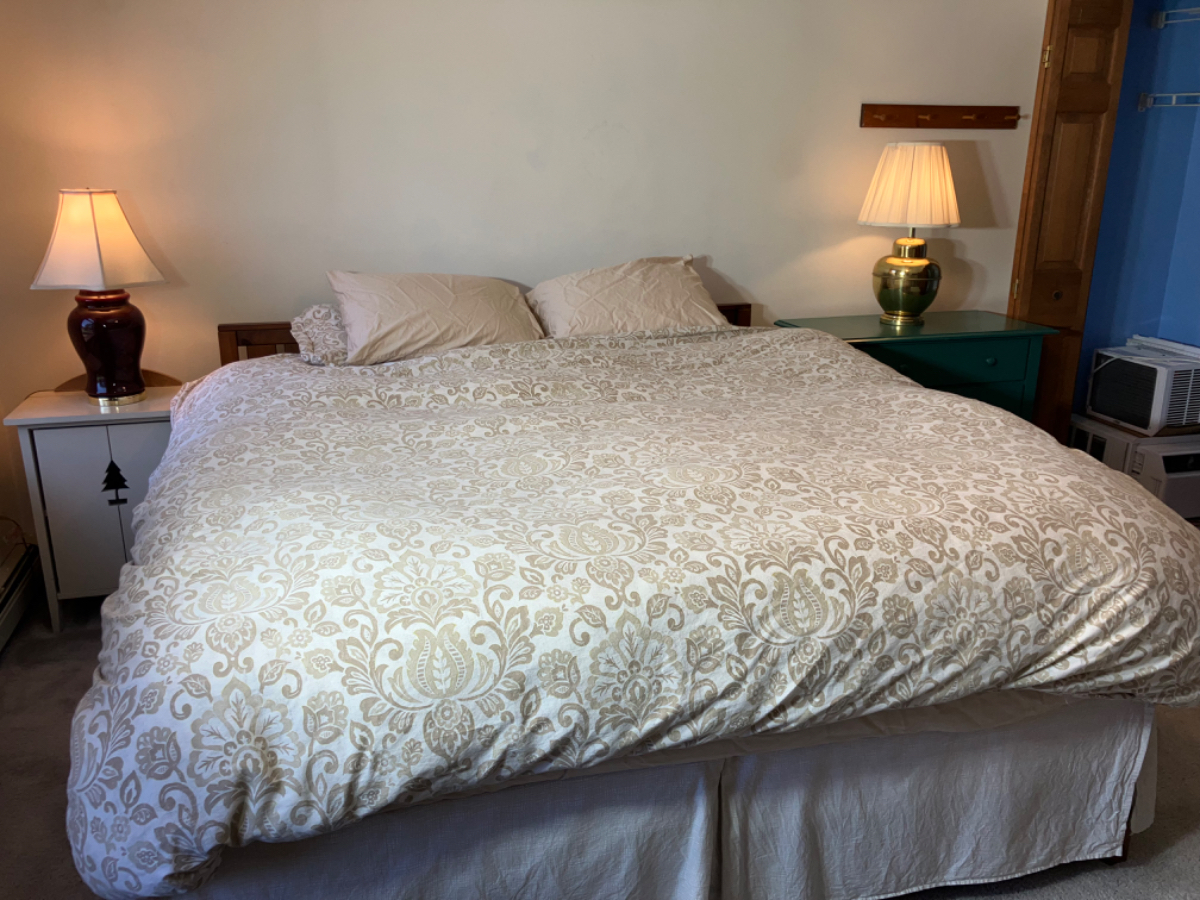 Travel Nurse Luxury Room in Country Colonial - Photo 8