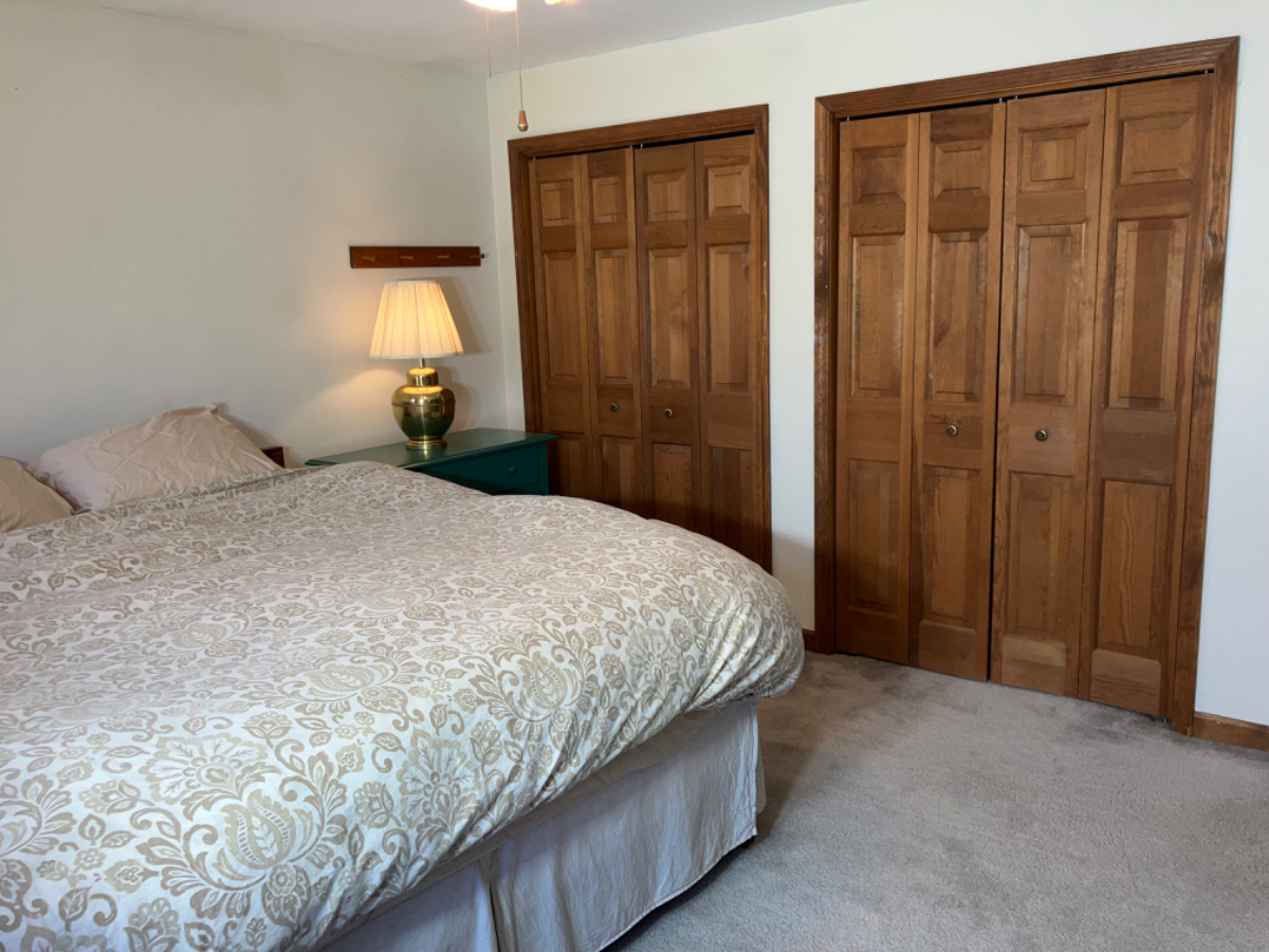 Travel Nurse Luxury Room in Country Colonial - Photo 6