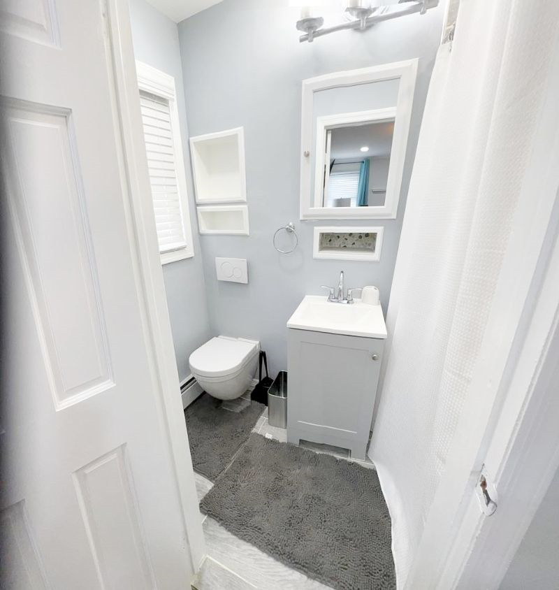 Furnished 3BR/2BA Home Near Mercy, NUMC & NYU Langone | Parking - Photo 9