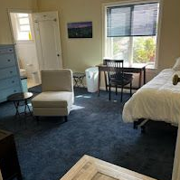 Large private room with small bathroom, single twin bed, kitchen privileges, washer and dryer on site TV with Netflix, HBO, Netflicks,... - Photo 2