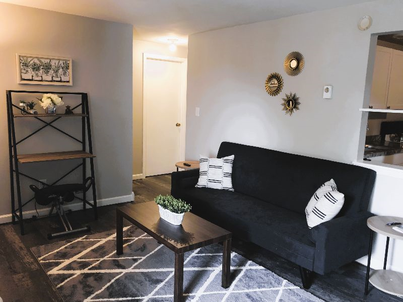 Amazing 2 Bedroom / Apt 9 - Photo 4