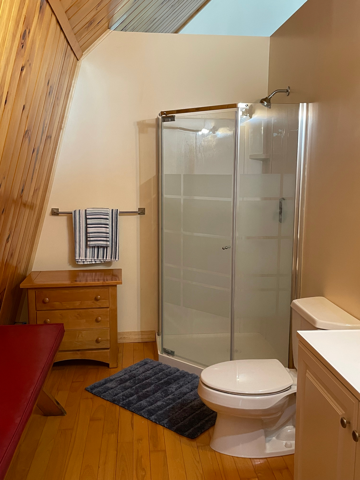 Fully furnished private loft apartment - Photo 11