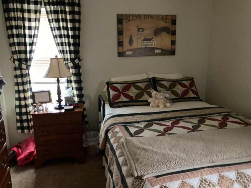 Charming Bedroom Home in Palmyra with shared kitchen. - Photo 4