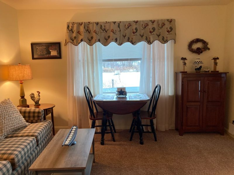 Charming Bedroom Home in Palmyra with shared kitchen. - Photo 12