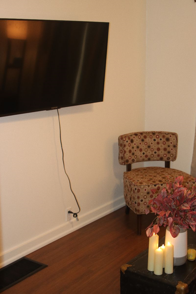 Cozy Nook 2 near hospitals & Franciscan University - Photo 4