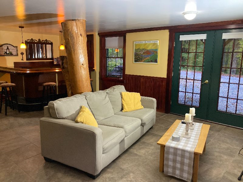 COMFORTABLE / QUIET / SAFE / 1 BEDROOM APARTMENT/ FULLY FURNISHED - Photo 1