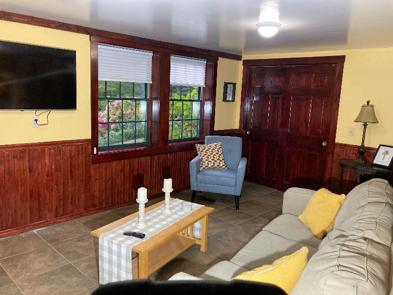 COMFORTABLE / QUIET / SAFE / 1 BEDROOM APARTMENT/ FULLY FURNISHED - Photo 4