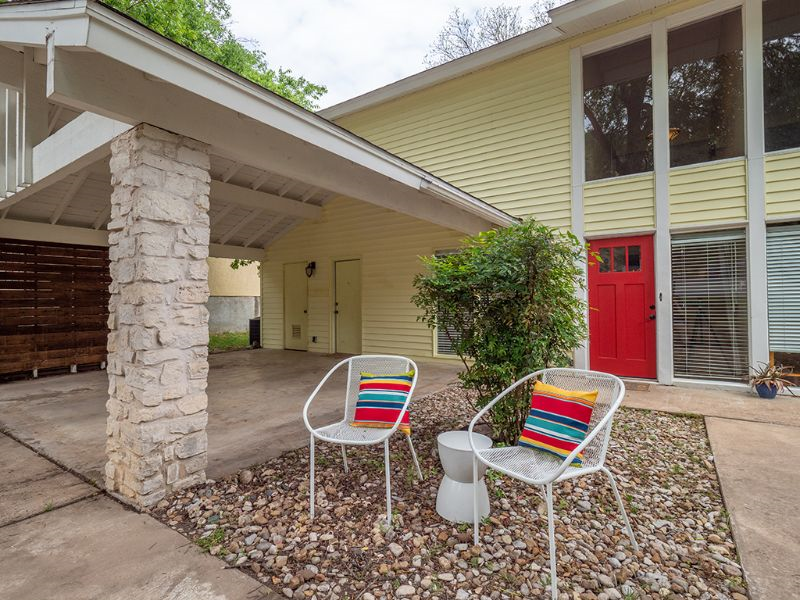 Remodeled Duplex House A - Photo 2