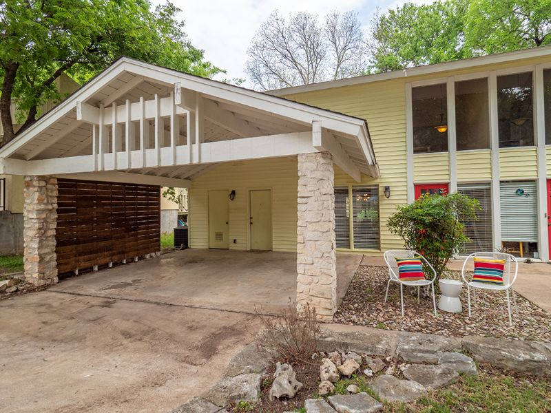 Remodeled Duplex House A - Photo 4