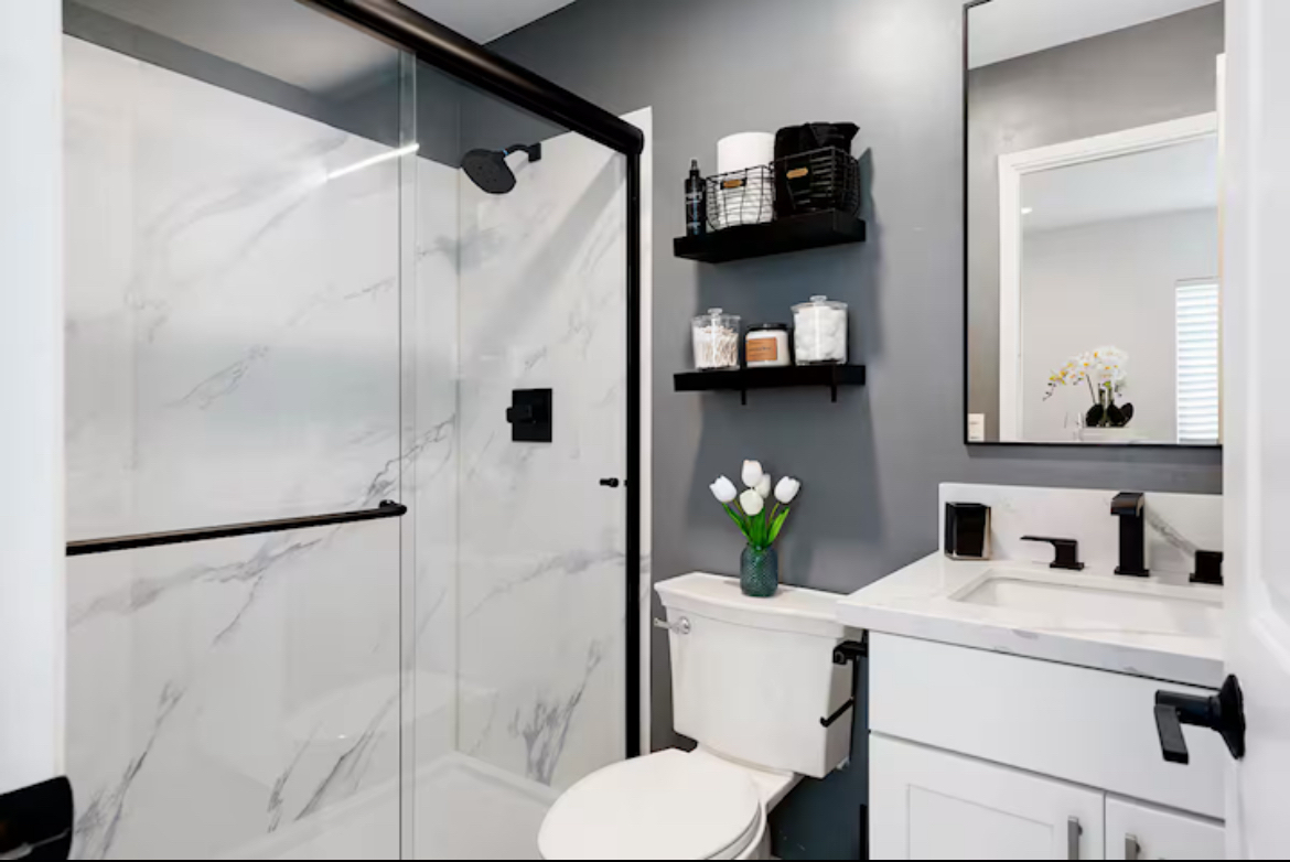 Gorgeous and Serene Studio With Private Parking - Photo 10