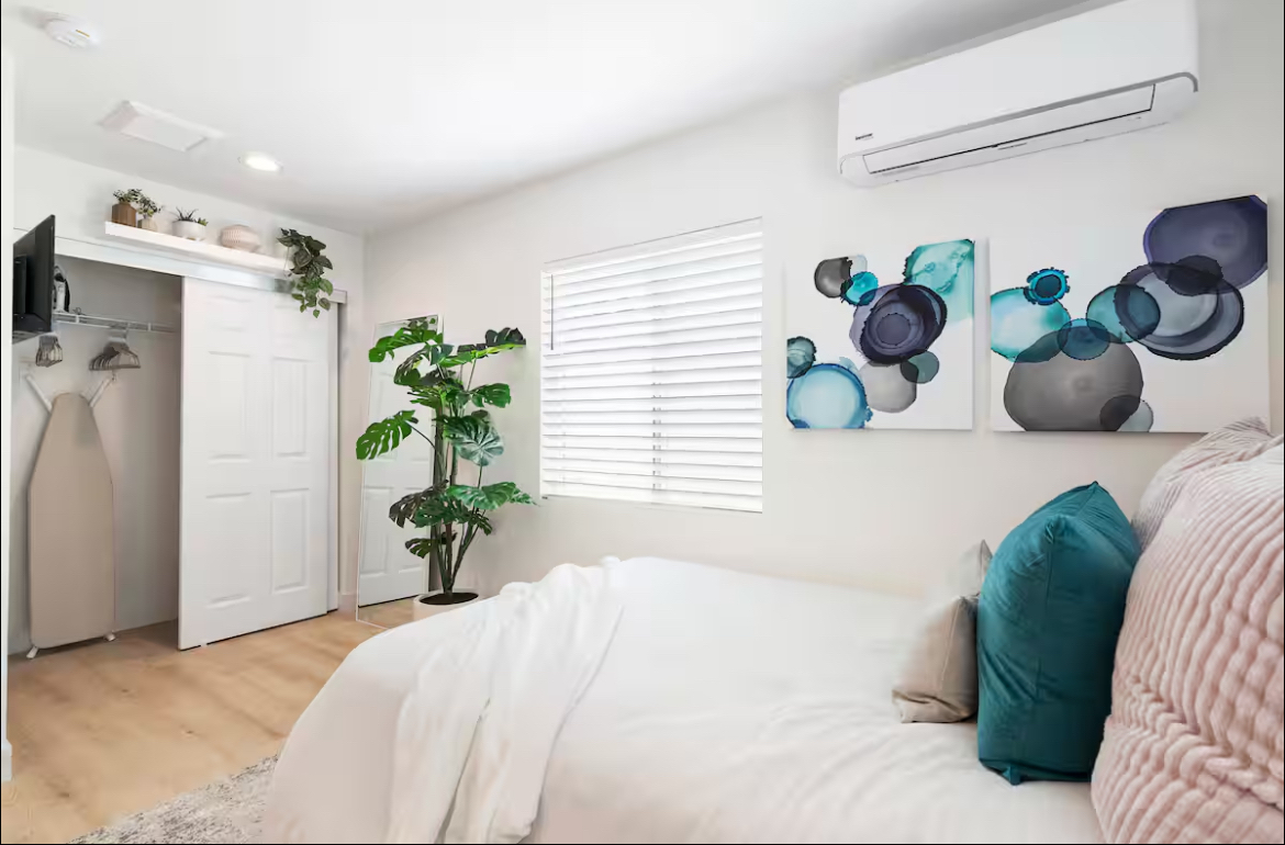 Gorgeous and Serene Studio With Private Parking - Photo 3