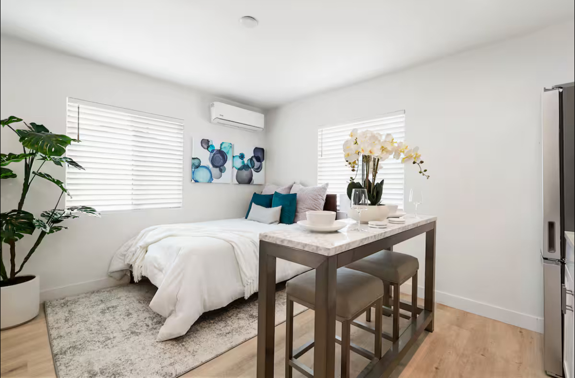 Gorgeous and Serene Studio With Private Parking - Photo 6