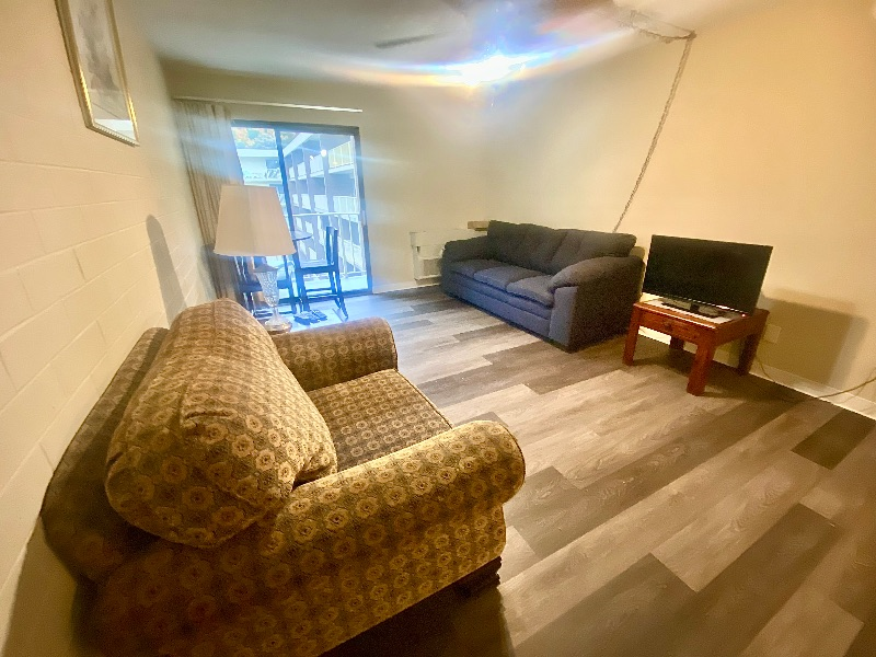 High floor condo! Minutes from multiple hosipitals! - Photo 3