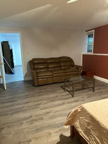 One bedroom - Photo 2