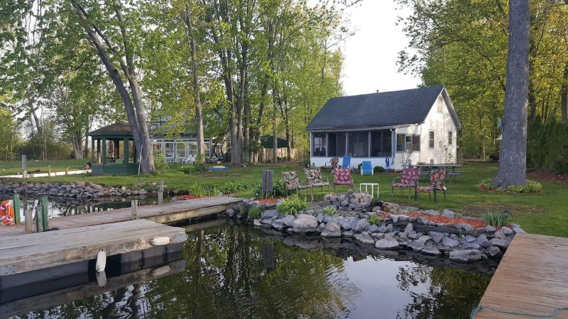 Cottage on the water - Photo 2
