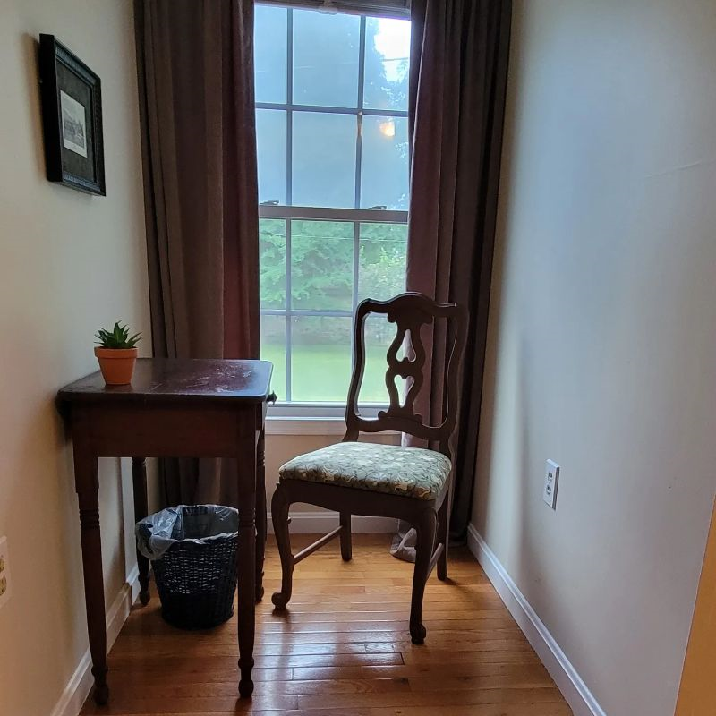 Private above garage studio apartment - Photo 1