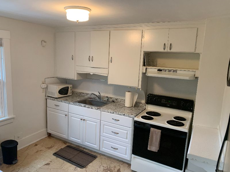 large one bedroom in quiet neighborhood with garage-796 - Photo 4