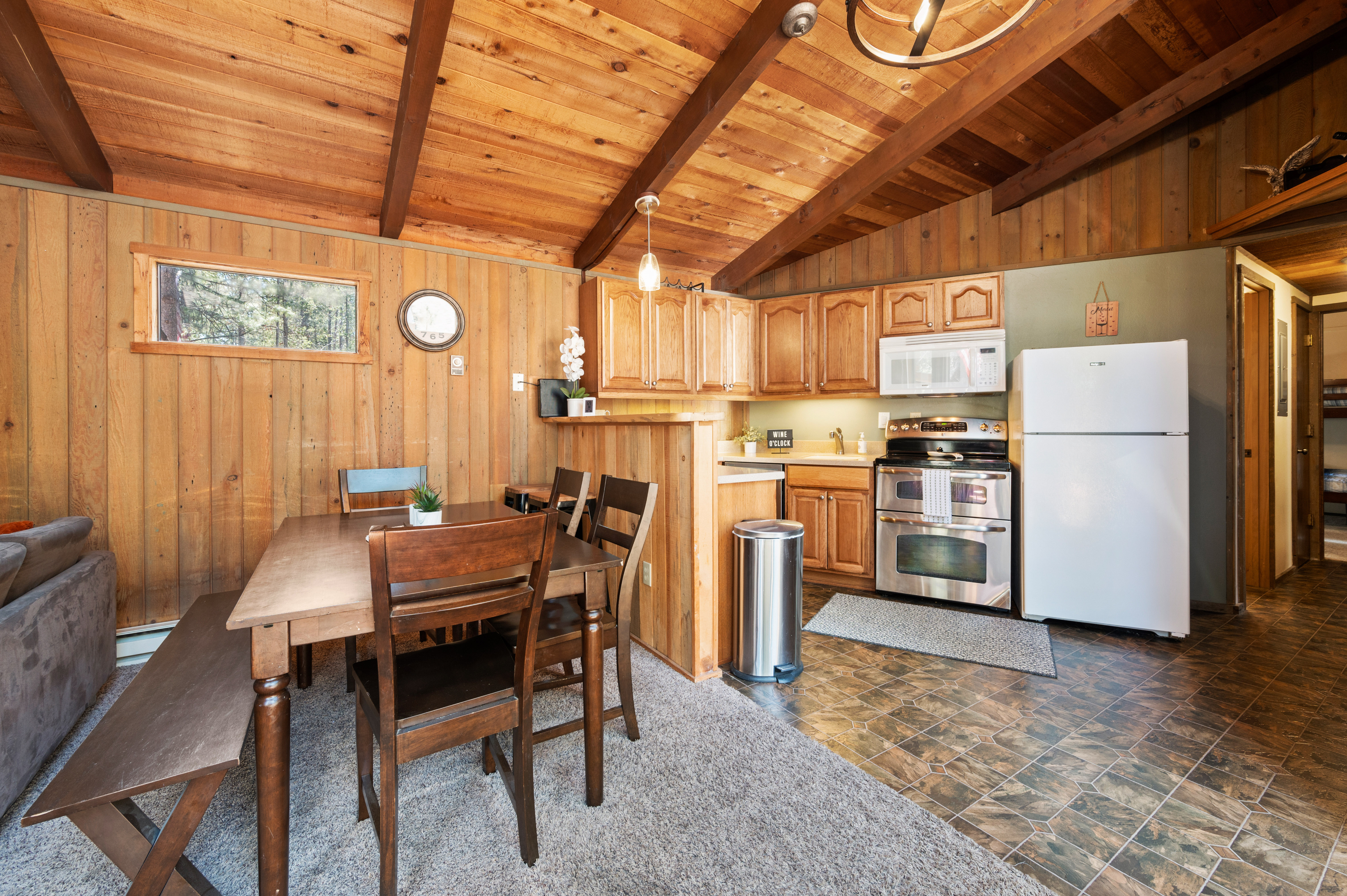 Beautiful Sunriver Cabin 2 Bedroom 2 Bath Walking distance to the Village - Photo 4