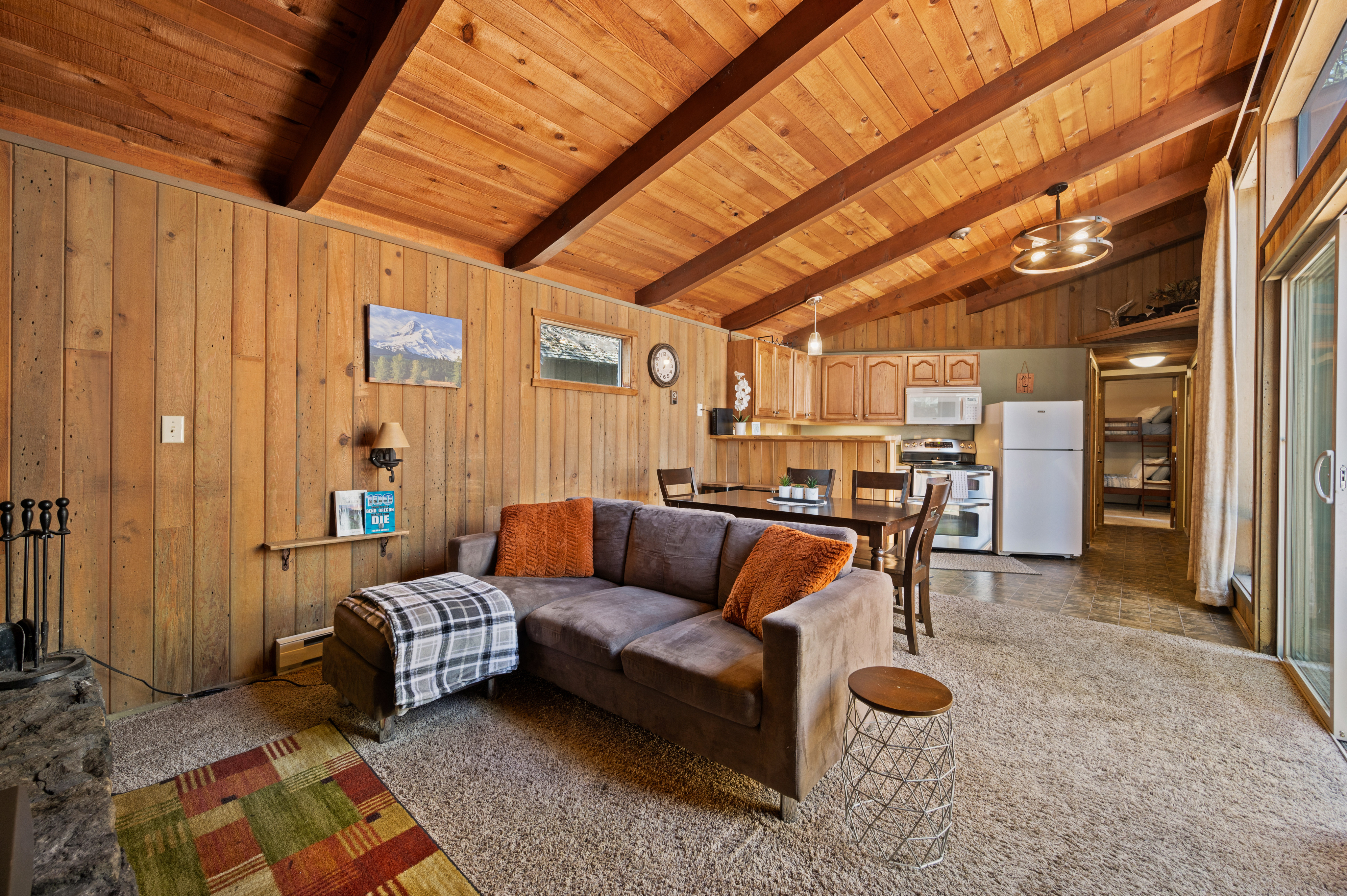 Beautiful Sunriver Cabin 2 Bedroom 2 Bath Walking distance to the Village - Photo 2