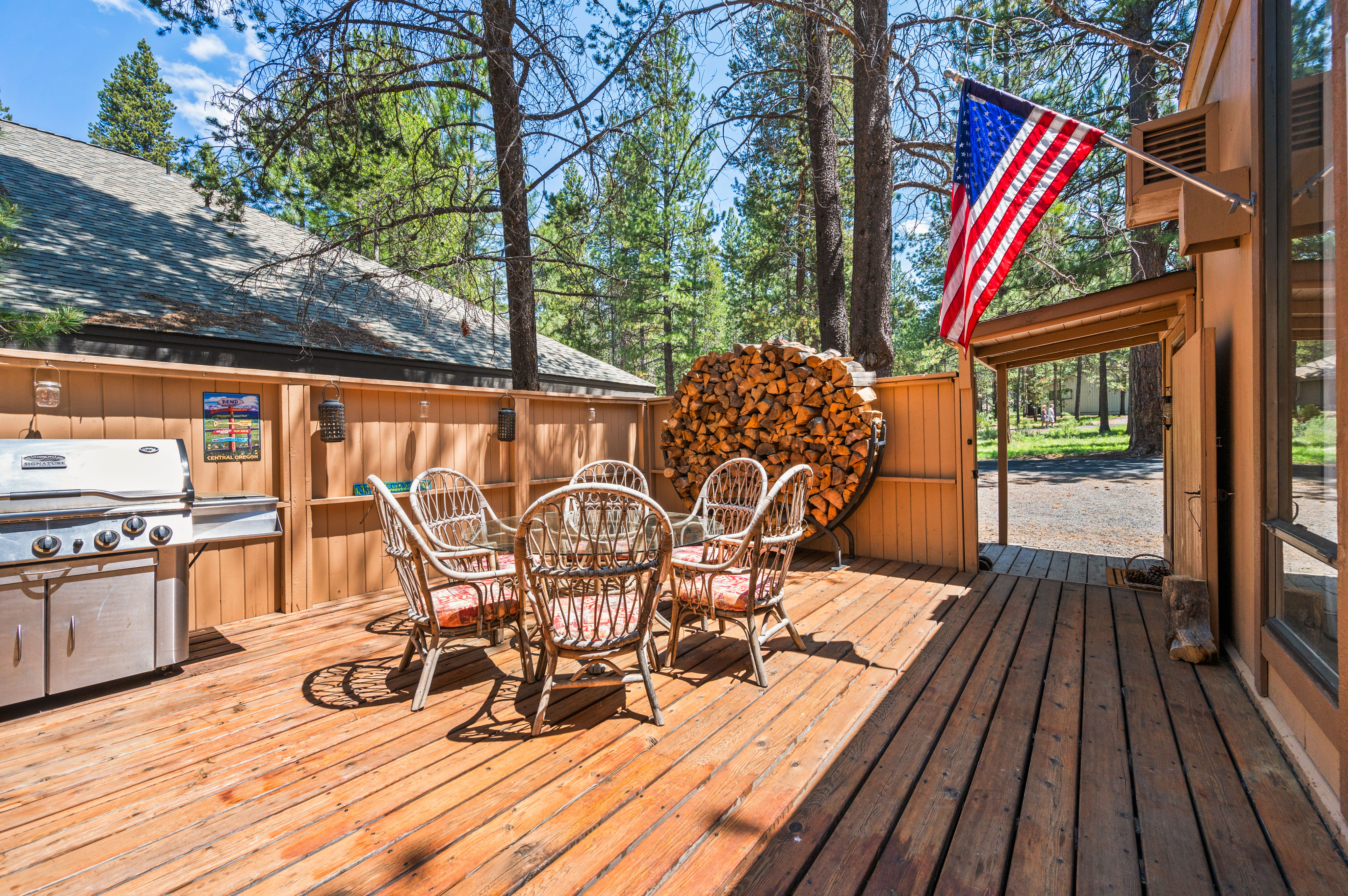 Beautiful Sunriver Cabin 2 Bedroom 2 Bath Walking distance to the Village - Photo 3