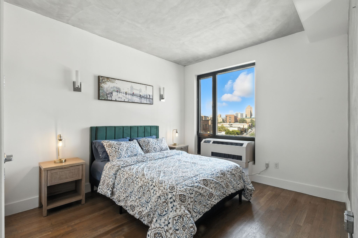 1 bedroom condo in Luxury Loft Building - Photo 4