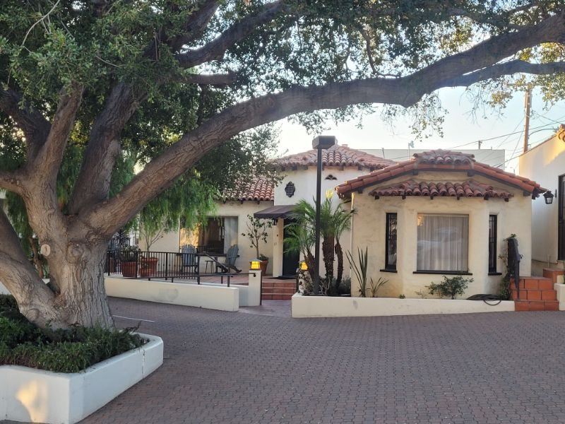 Cool 1920s Spanish House - Photo 2