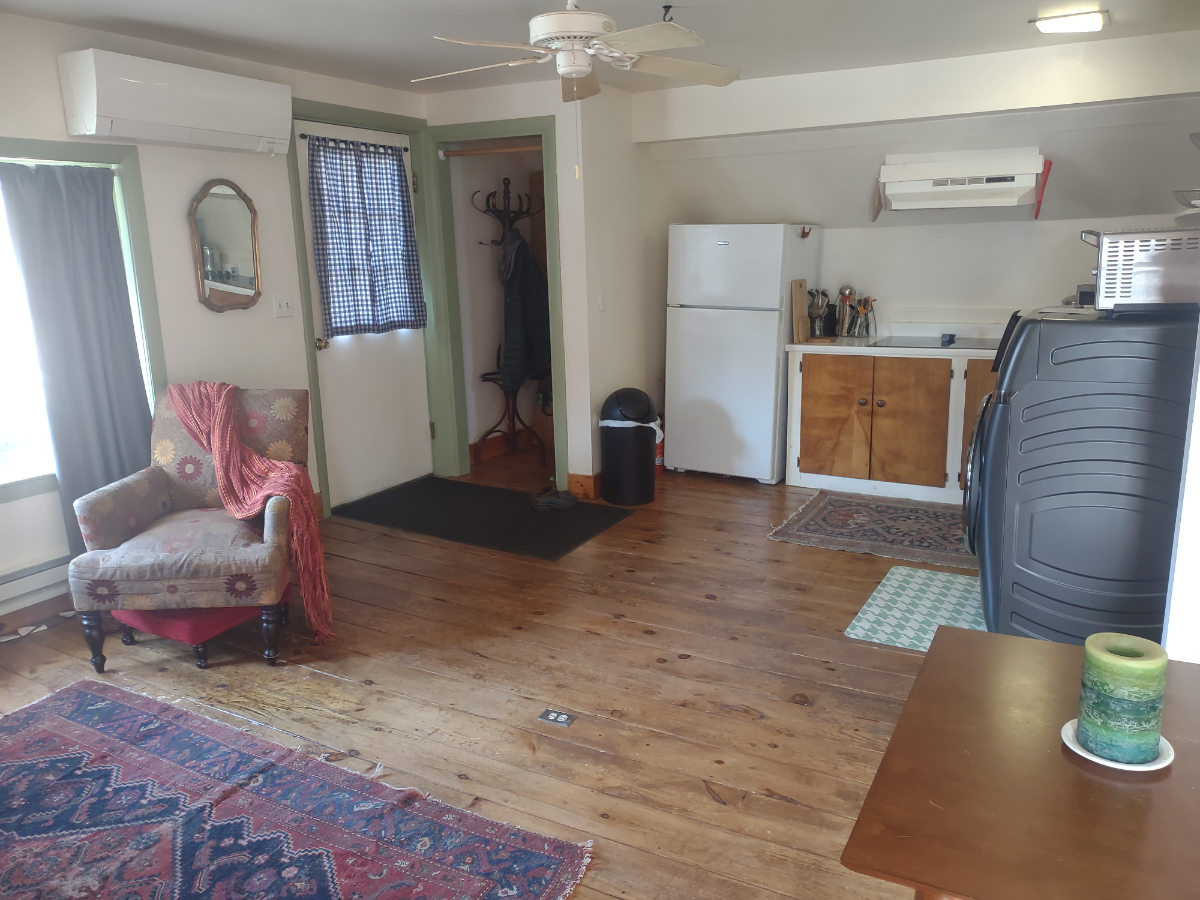 Carriage House apartment for rent - Photo 7
