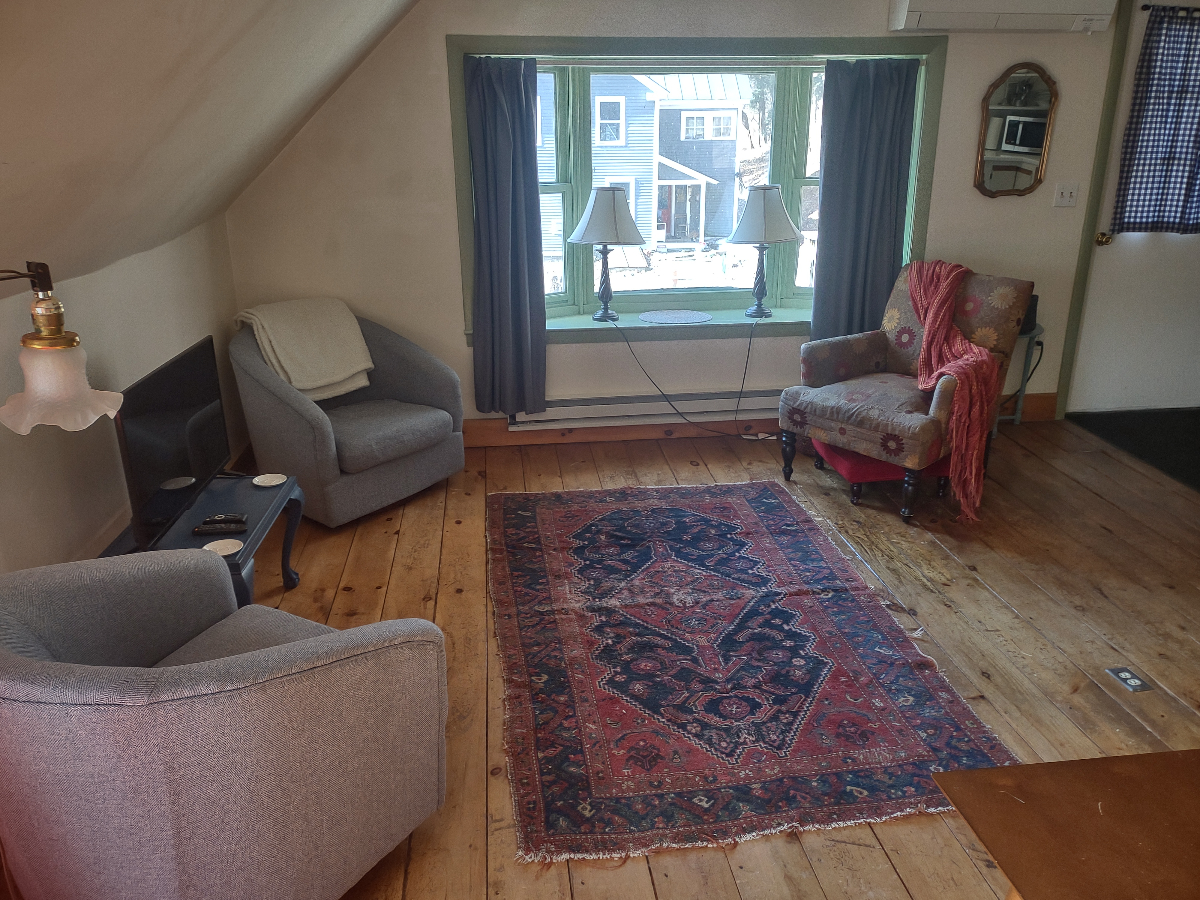 Carriage House apartment for rent - Photo 8