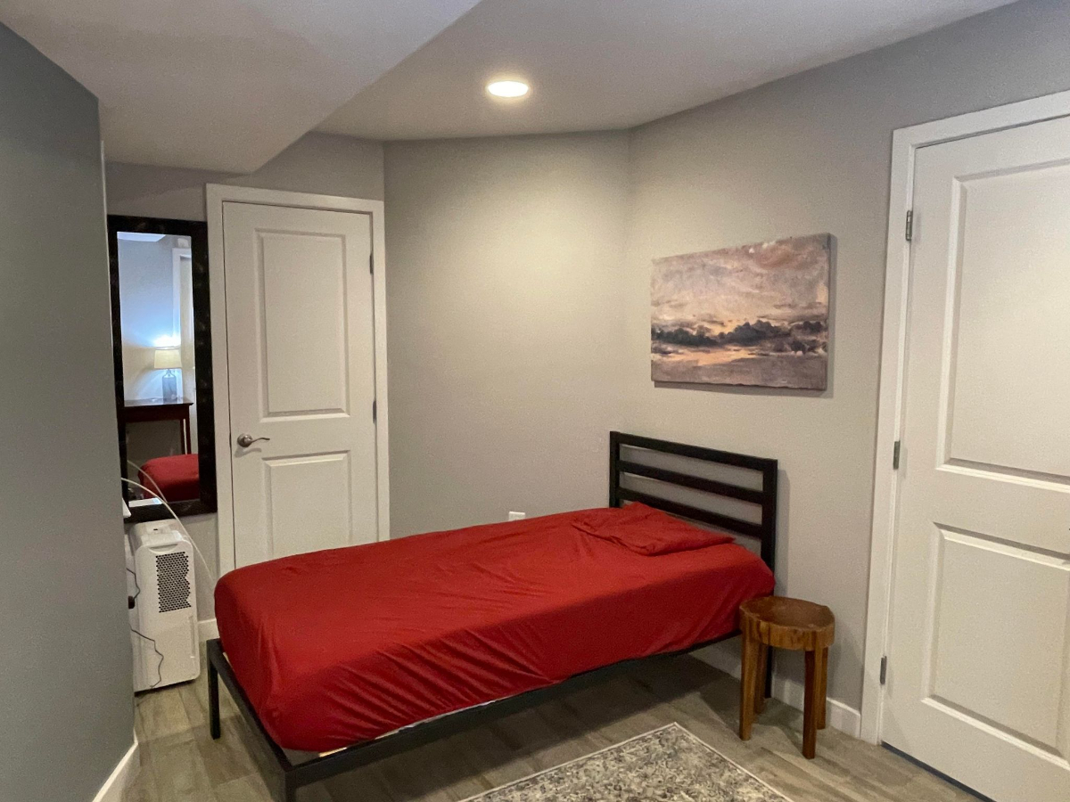 Furnished 3BR 2.5 BA in NW DC Rowhouse Available June - Photo 7