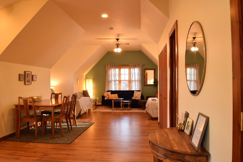 Blue Door Studio  Downtown Lander Loft - Photo 6