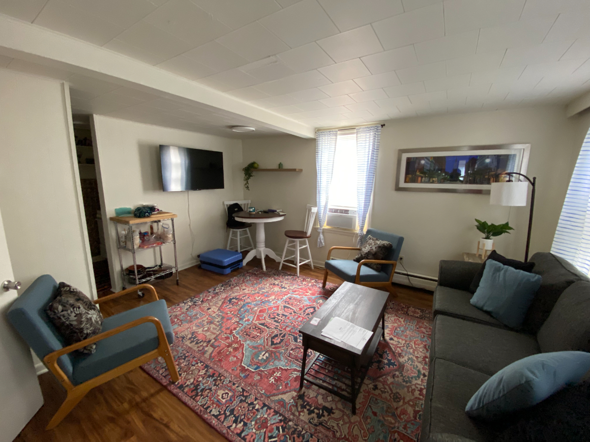 Cozy  1 Bedroom Apartment Close to Hospital - Photo 2