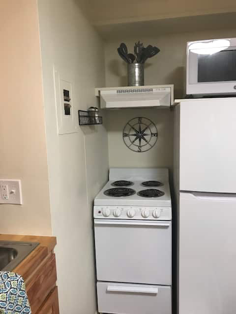 Cozy  1 Bedroom Apartment Close to Hospital - Photo 10