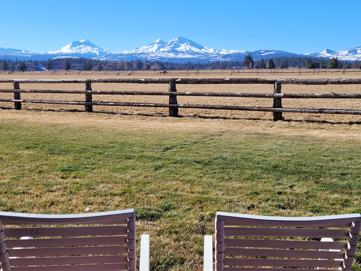 Country Suite with View. Convenient Location comute to Redmond or Bend. - Photo 4