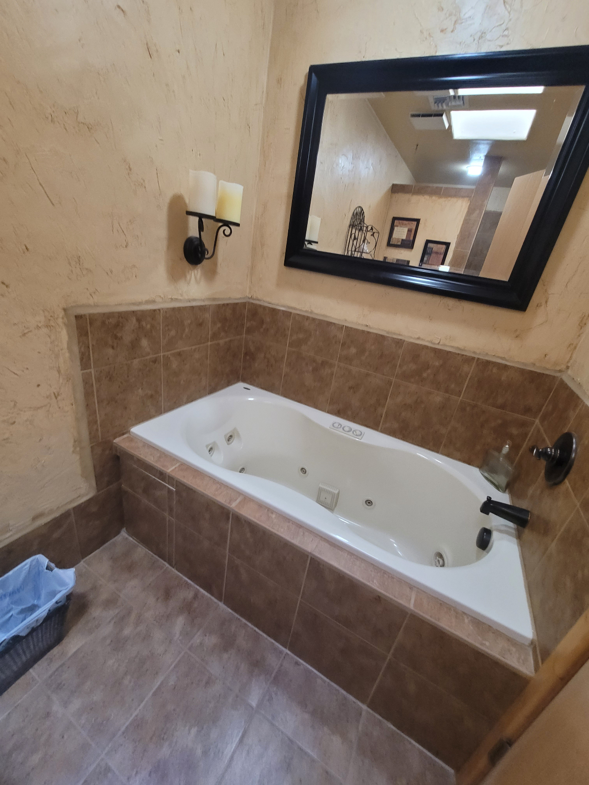 Country Suite with View. Convenient Location comute to Redmond or Bend. - Photo 3