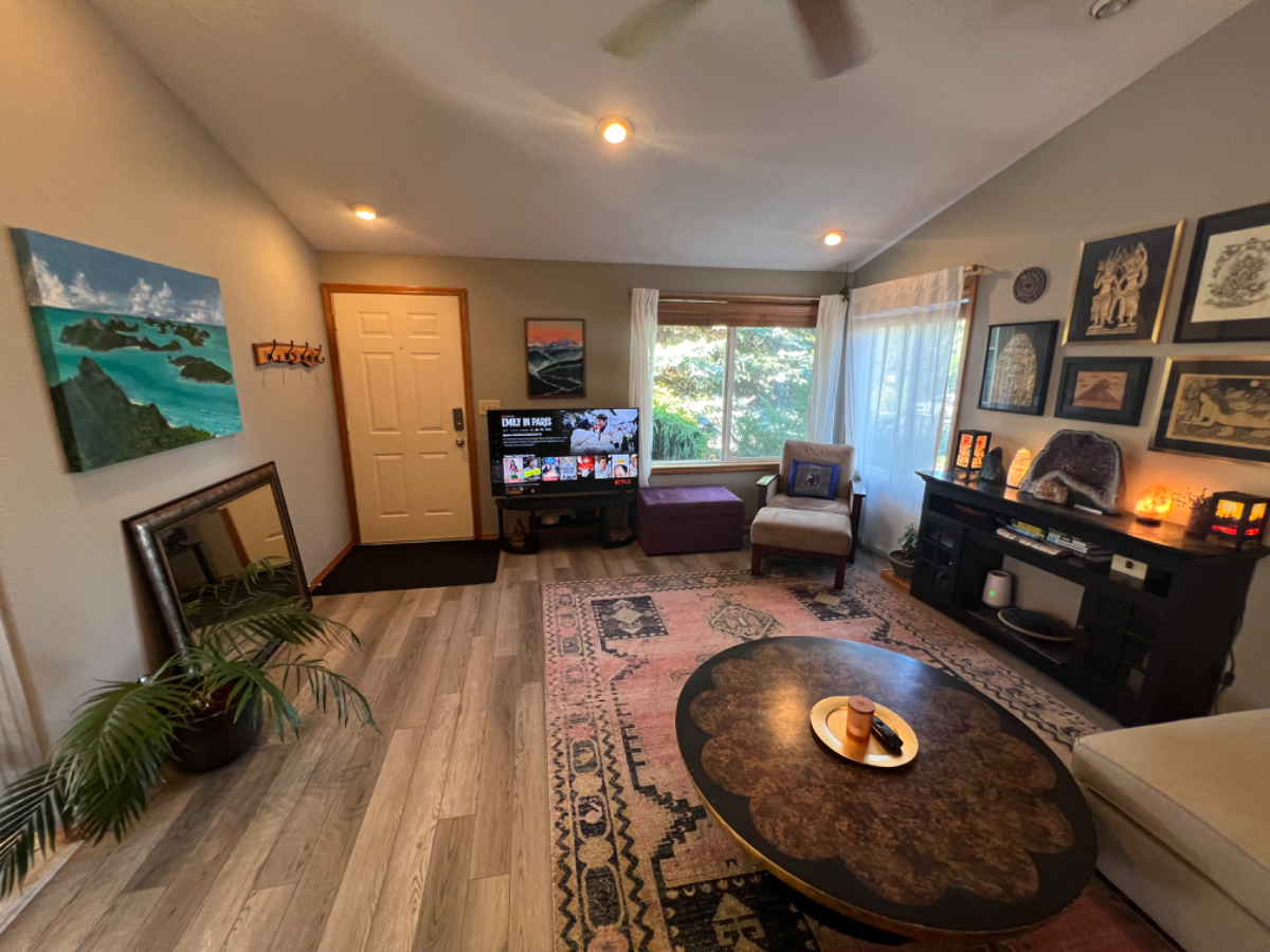 Cozy 2 bedroom 2 bath furnished house close to hospital - Photo 3